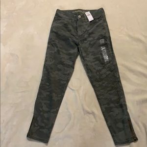 *SOLD* American Eagle Cropped Jeggings